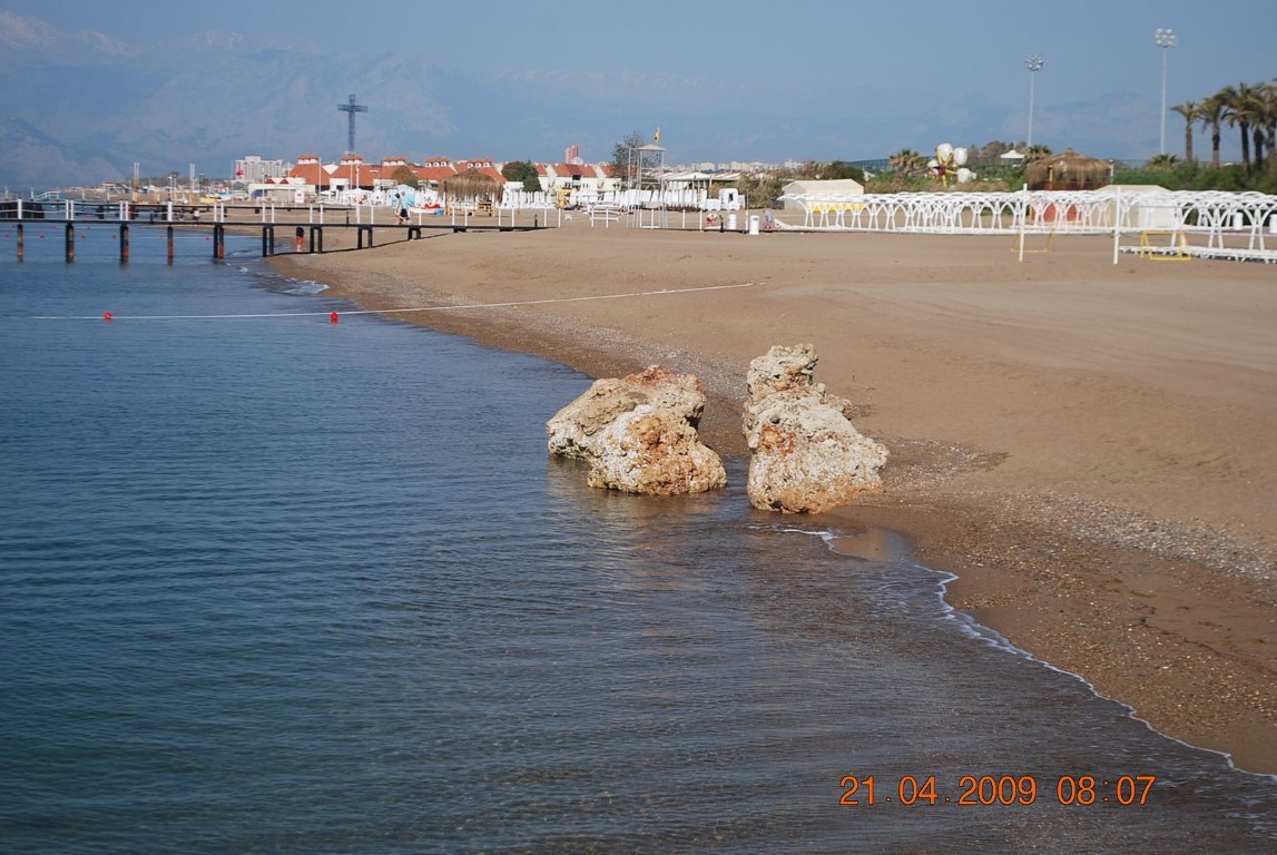 imagini hotel TITANIC LARA